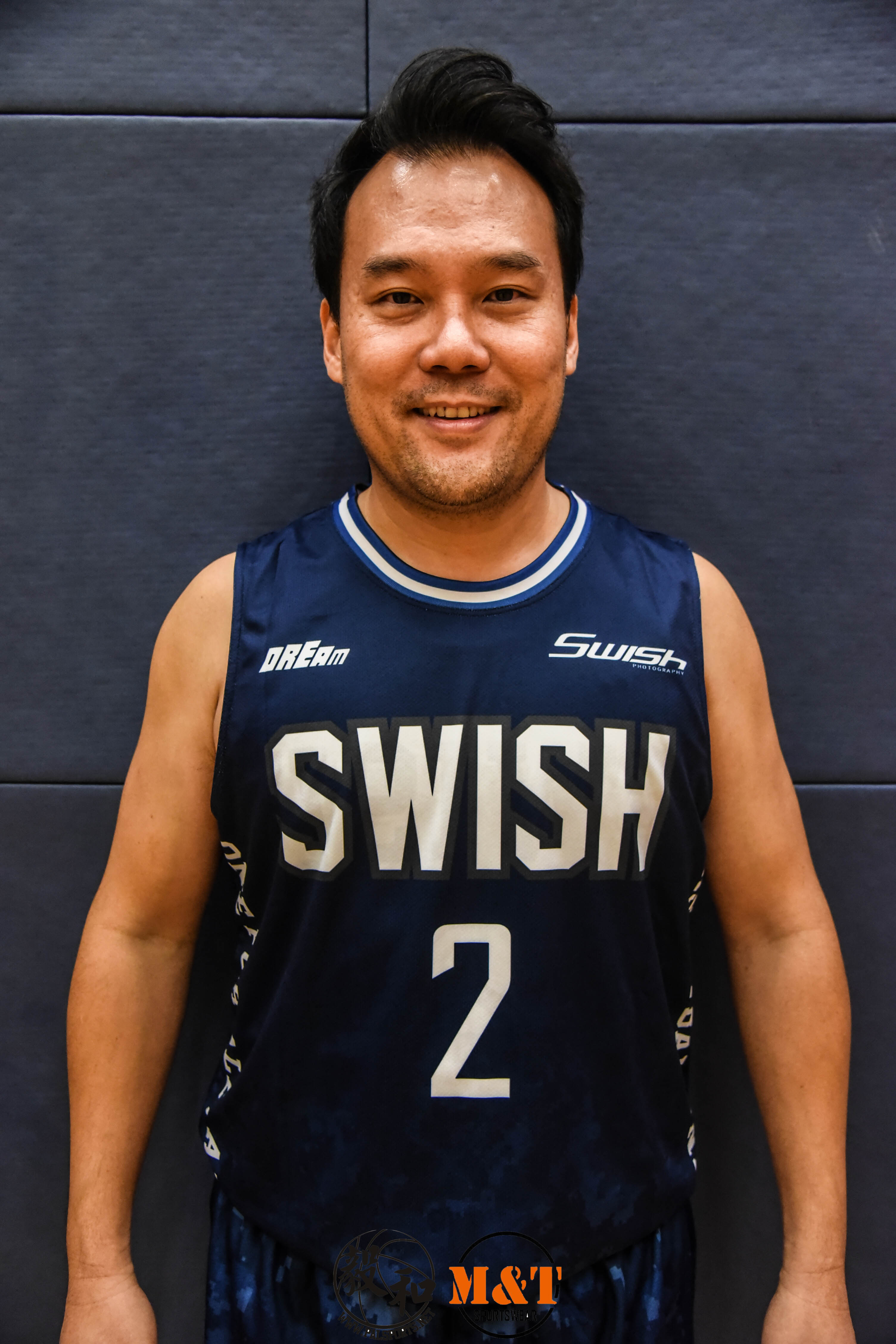 球衣颜色: 白(主) / 篮(客)